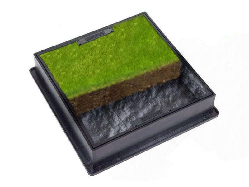 Grass infill recesed manhole cover 